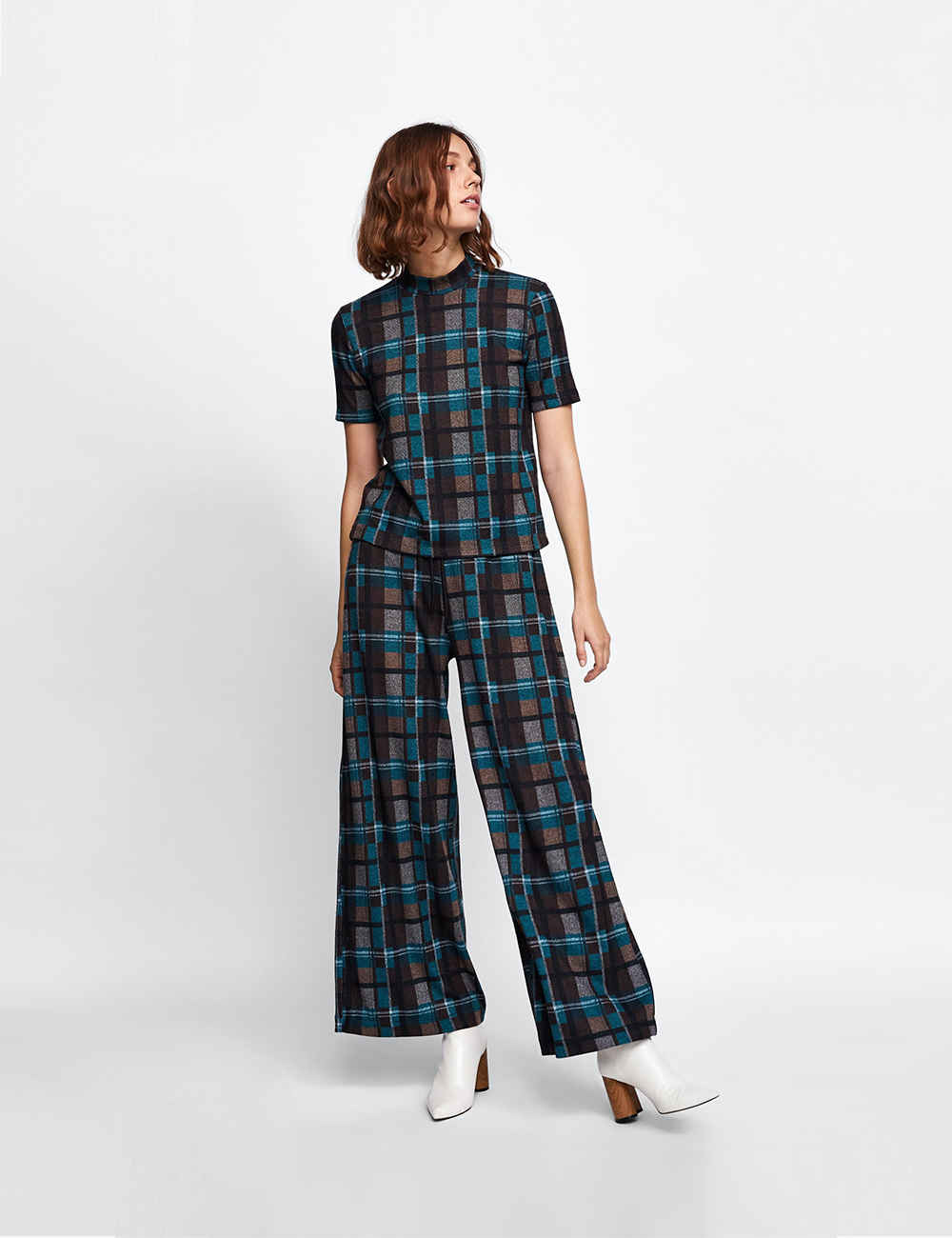 Waxed-effect pleated skirt