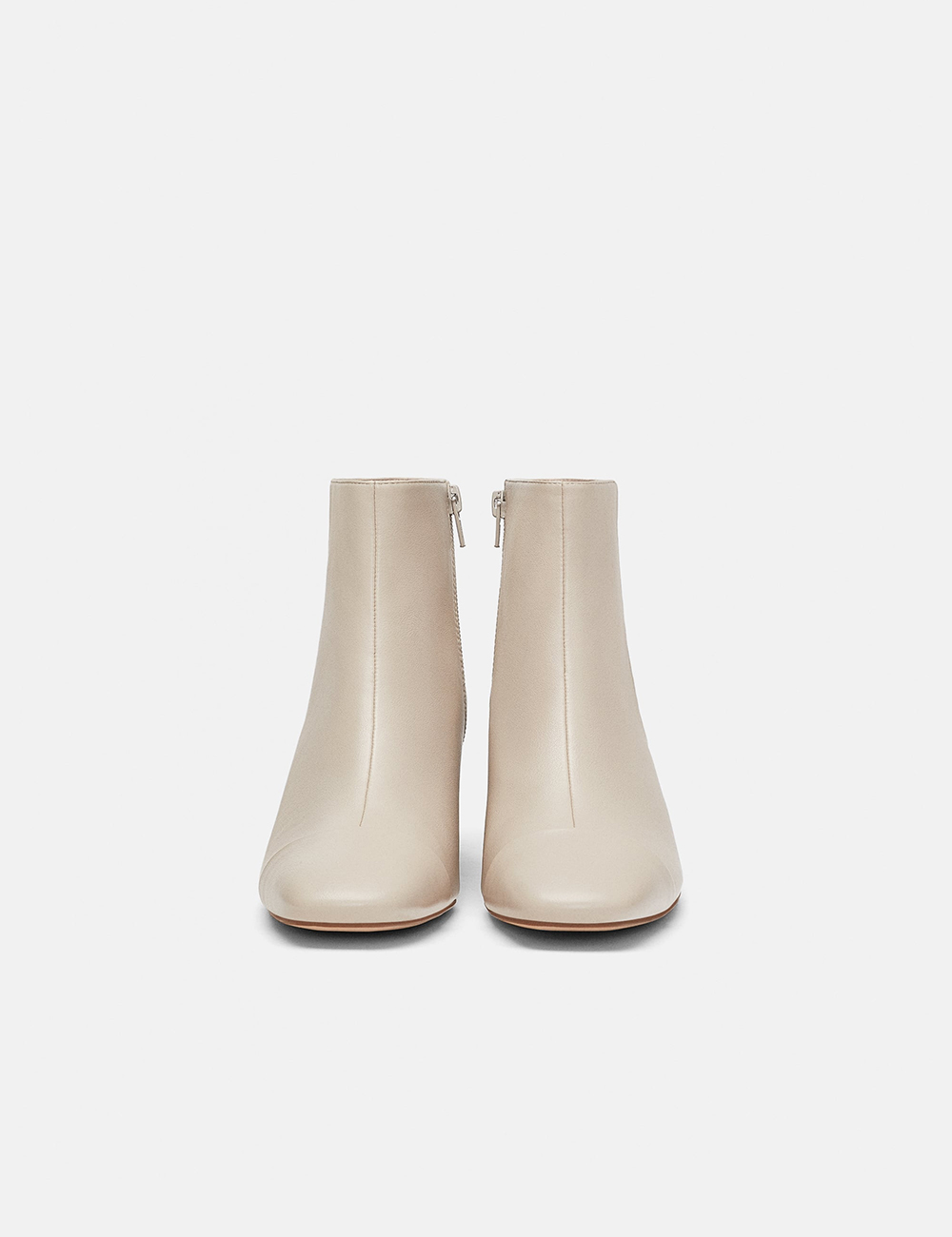 Mid-heel ankle boots with toecap